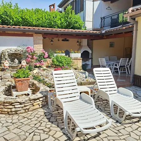 Mile Lägenhet Poreč